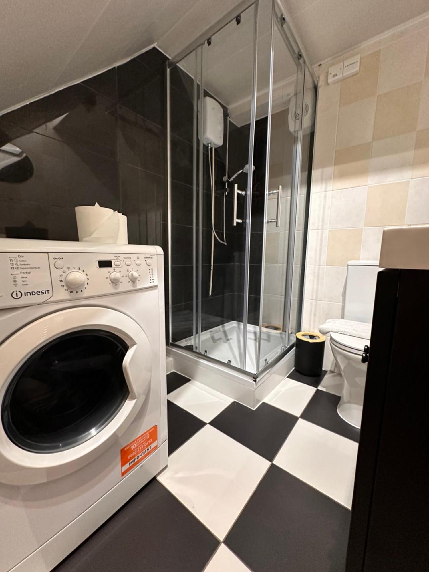 R2 - Elegant Private Room Opposite Queen Elizabeth Hospital - Harborne Birmingham Buitenkant foto