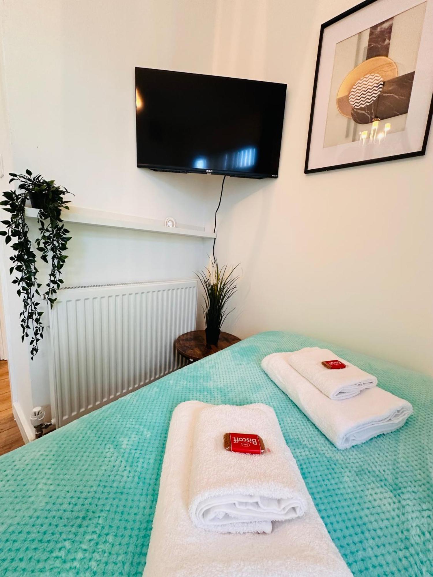 R2 - Elegant Private Room Opposite Queen Elizabeth Hospital - Harborne Birmingham Buitenkant foto